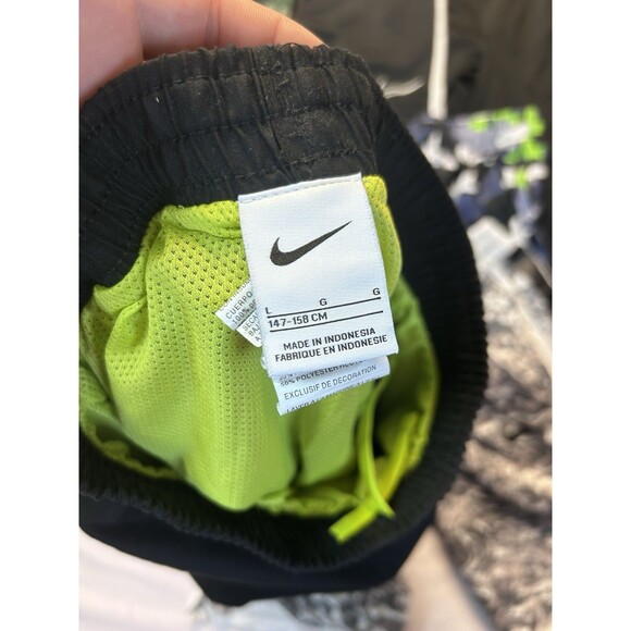 Large Lot Of Boys Clothes Nike Shirts Shorts Swim Sweats Youth Large Athletic - Picture 11 of 11